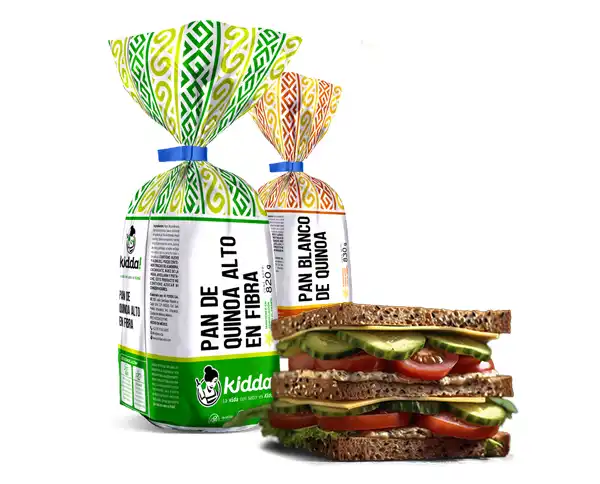 Dos bolsas e pan con un sandwich