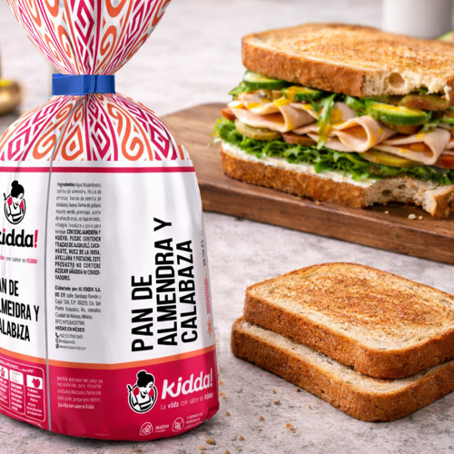 Sándwich de pan keto de almendra y semillas de calabaza